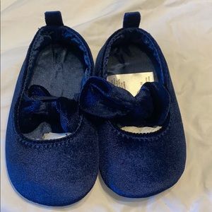 Blue velvet baby shoes